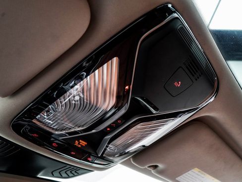 Used 2019 BMW 750i xDrive w/ Executive Package image 38