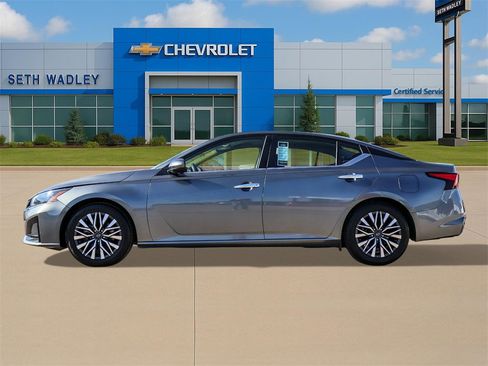 Used 2023 Nissan Altima 2.5 SV image 4