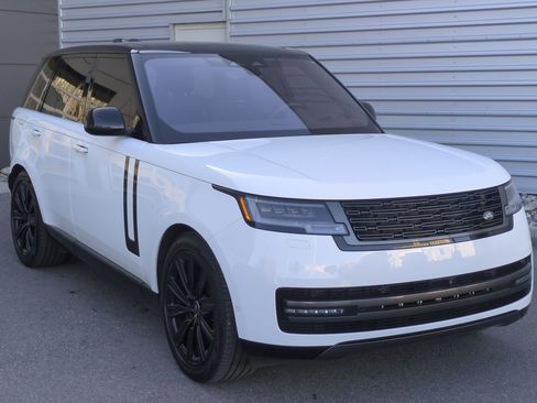 Used 2023 Land Rover Range Rover SE image 7