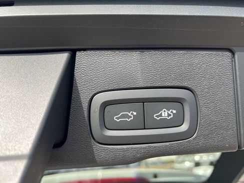 New 2026 Volvo XC60 B5 Plus w/ Protection Package Premier image 27