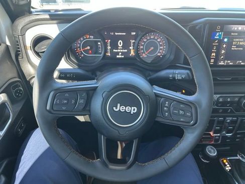 Used 2024 Jeep Gladiator Sport AWD/4WD image 3