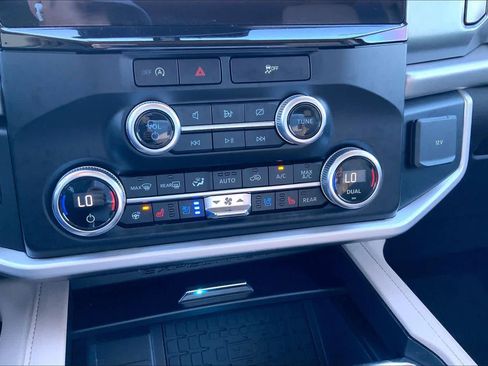 Used 2024 Ford Expedition Max XLT image 28