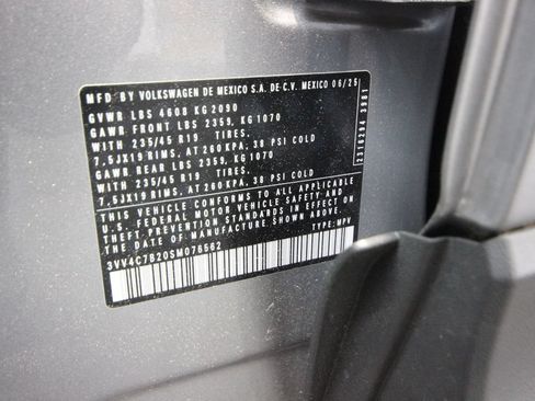 Used 2025 Volkswagen Taos SEL AWD/4WD image 33