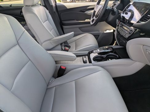 Used 2022 Honda Pilot Touring image 12