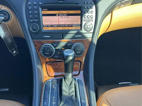 Used 2011 Mercedes-Benz SL 550 image 16