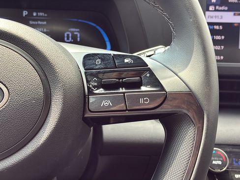 Used 2025 Hyundai Elantra Sport FWD image 24
