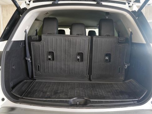 Used 2023 Nissan Pathfinder SL w/ Lighting Package (N92) FWD image 39