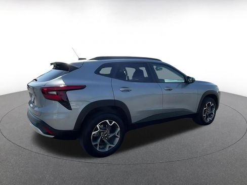 Used 2025 Chevrolet Trax LT w/ LT Convenience Package image 15