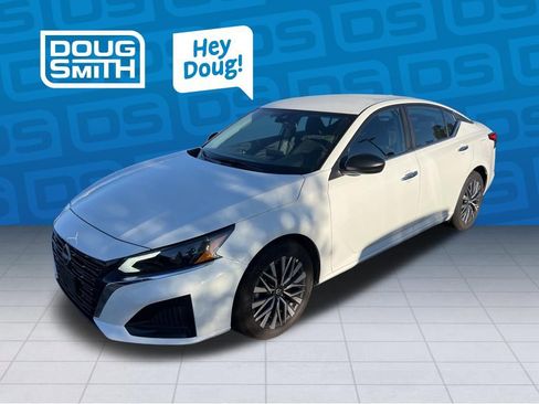 Used 2025 Nissan Altima 2.5 SV image 1