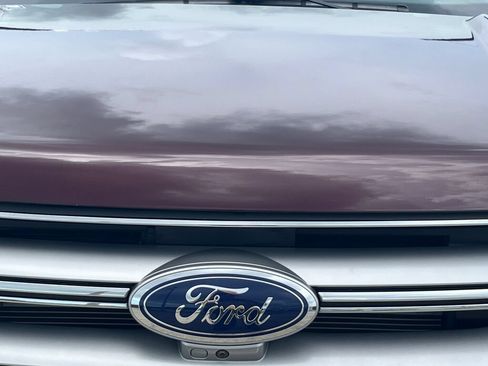 Used 2018 Ford Edge Titanium w/ Equipment Group 302A AWD/4WD image 9
