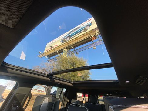 New 2026 GMC Yukon XL AT4 Ultimate w/ LPO, Floor Liner Package image 19