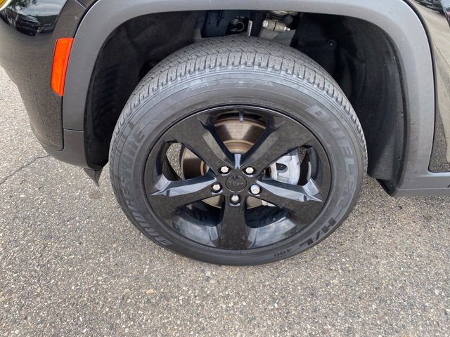 Used 2023 Jeep Grand Cherokee L Altitude AWD/4WD image 13