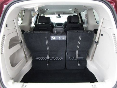 Used 2020 Chrysler Pacifica Touring-L Plus image 8