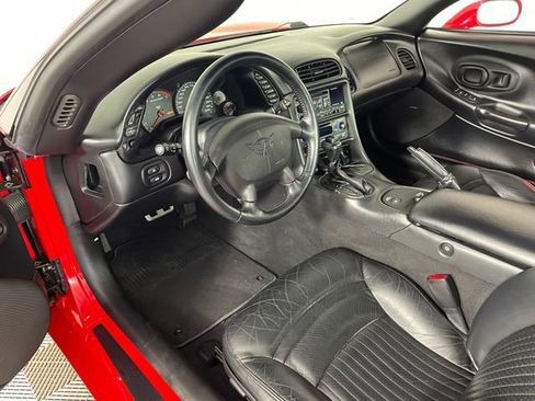 Used 2004 Chevrolet Corvette Coupe w/ Roof Package RWD image 3