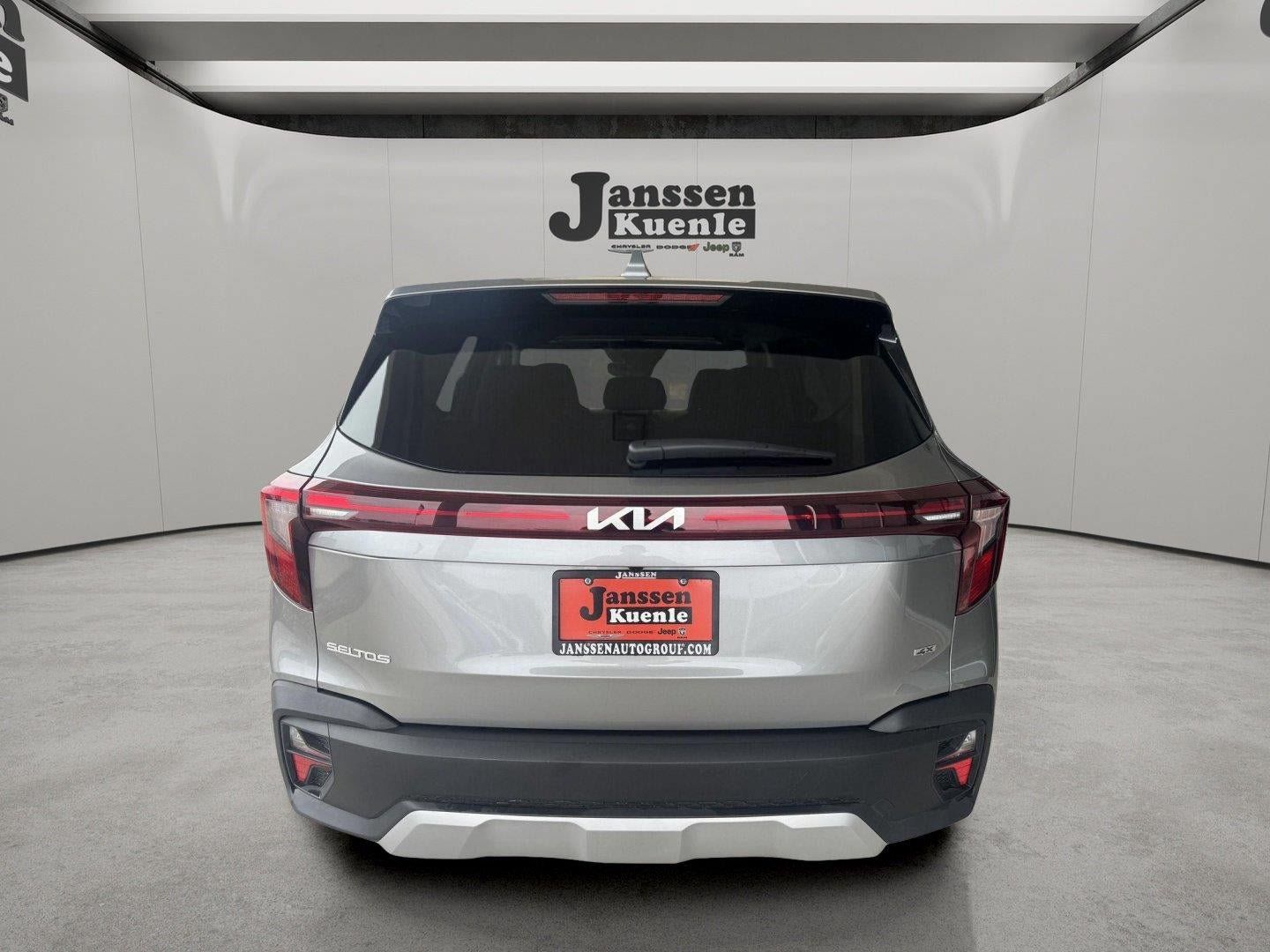 Used 2026 Kia Seltos LX AWD/4WD image 2