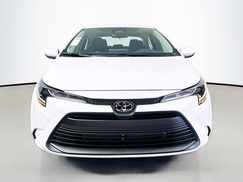 Used 2025 Toyota Corolla LE FWD image 11