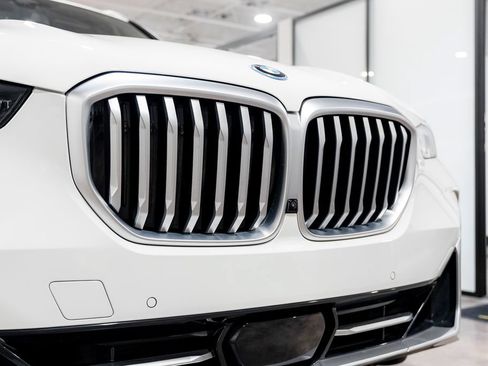 Used 2026 BMW X5 xDrive50e w/ Parking Assistance Package AWD/4WD image 15