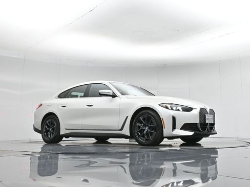 Used 2025 BMW i4 eDrive40 image 4