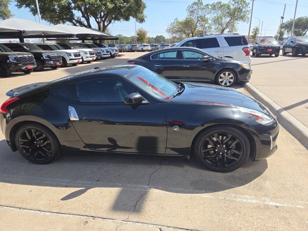 Used 2015 Nissan 370Z Touring RWD image 3