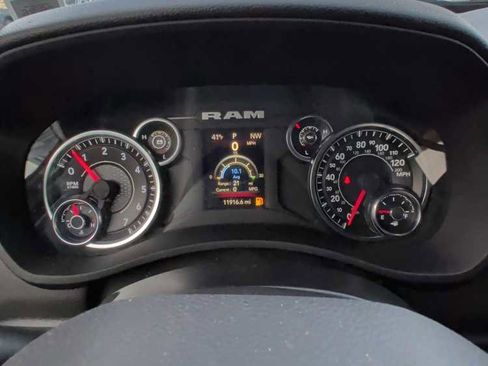 Used 2024 RAM 2500 Tradesman w/ Chrome Appearance Group image 8