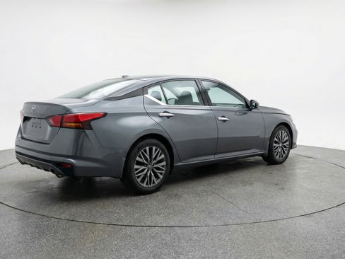 Used 2025 Nissan Altima 2.5 SV image 9