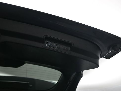 Certified 2023 Ford Explorer XLT RWD image 24