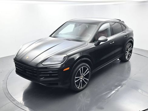 Certified 2025 Porsche Cayenne Coupe AWD/4WD image 33