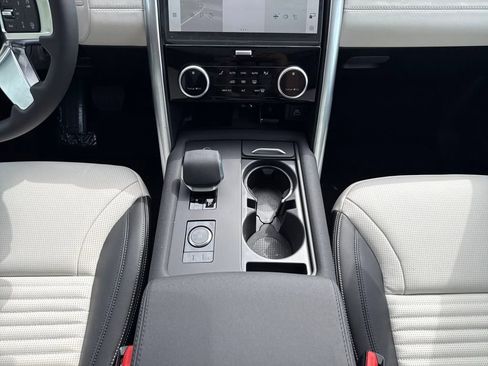 New 2025 Land Rover Discovery S AWD/4WD image 24