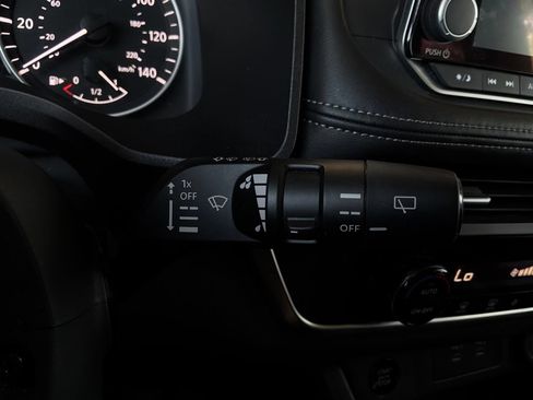 Used 2025 Nissan Rogue SV FWD image 36