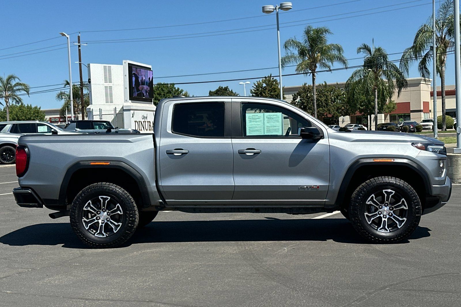 Used 2023 GMC Canyon AT4 w/ AT4 Premium Package AWD/4WD image 3