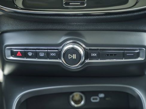 Certified 2024 Volvo XC40 B5 Ultimate AWD/4WD image 24