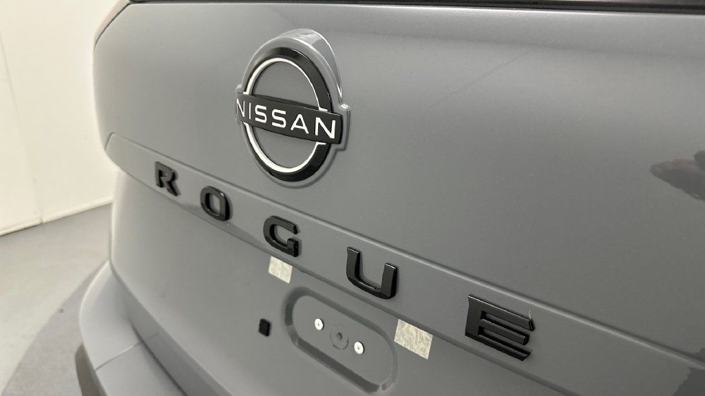 New 2026 Nissan Rogue Dark Armor AWD/4WD image 17