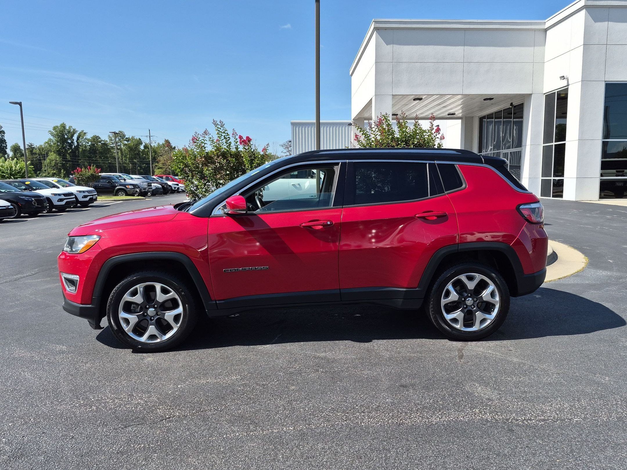 Used 2018 Jeep Compass Limited w/ Navigation Group AWD/4WD image 8