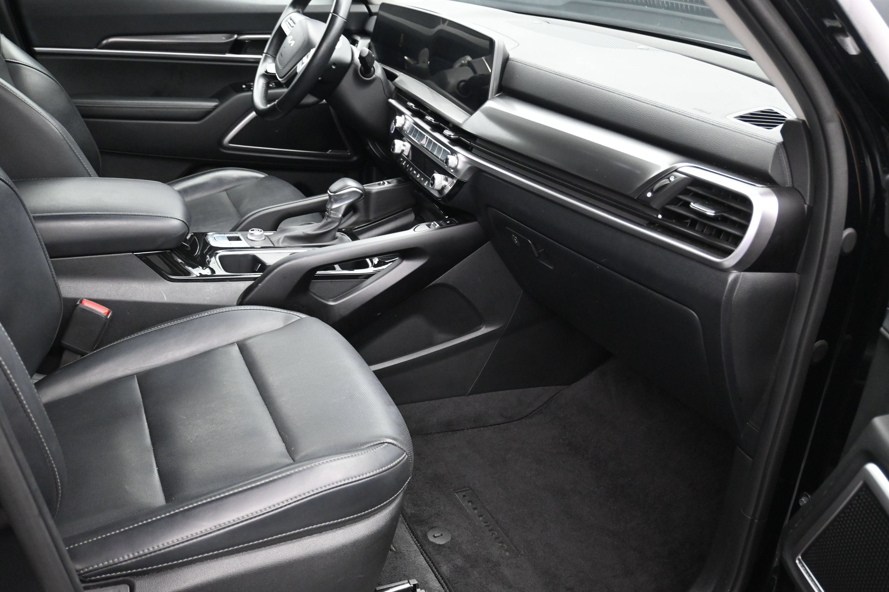 Used 2025 Kia Telluride S FWD image 11