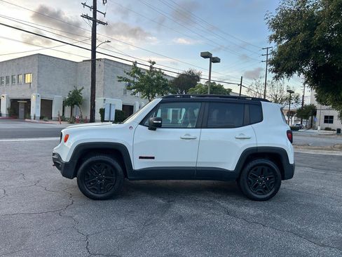 Used 2018 Jeep Renegade Trailhawk image 26