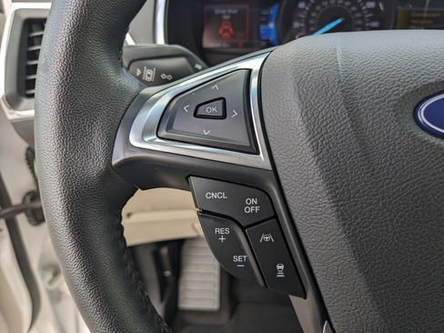 Used 2019 Ford Edge Titanium image 37