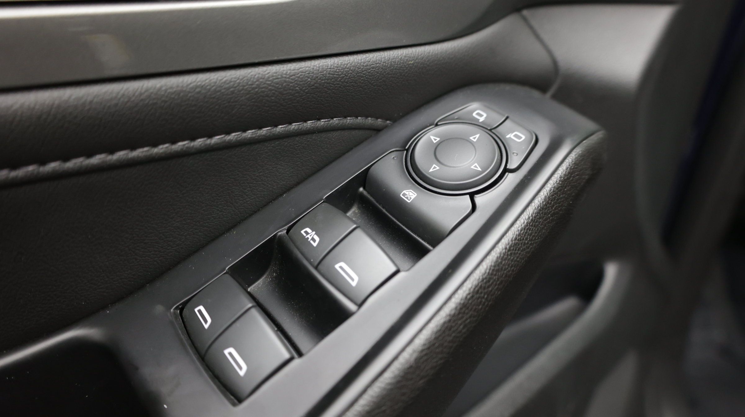 Used 2023 Chevrolet Traverse LT FWD image 14