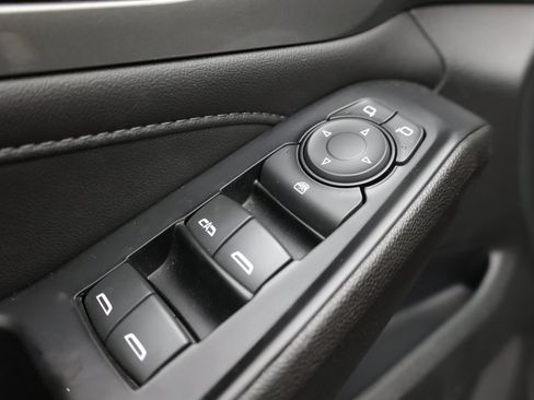 Used 2023 Chevrolet Traverse LT FWD image 14