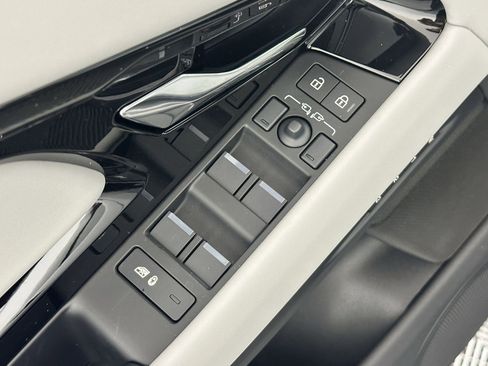 Certified 2026 Land Rover Range Rover Evoque S image 20