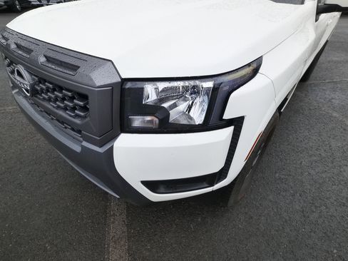 Used 2025 Nissan Frontier SV AWD/4WD image 12