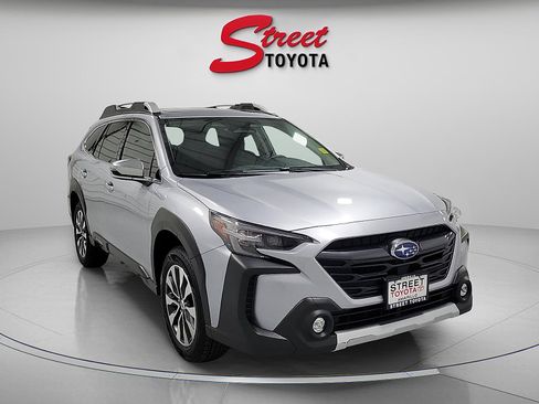 Used 2024 Subaru Outback Touring AWD/4WD image 5