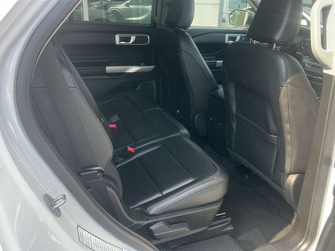Used 2023 Ford Explorer XLT w/ Equipment Group 202A RWD image 11