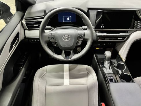 Used 2026 Toyota Camry SE FWD image 12