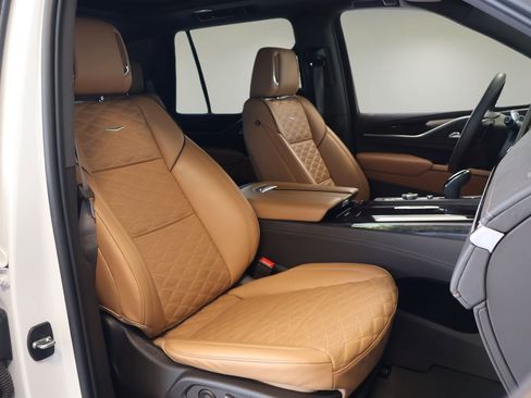 Used 2023 Cadillac Escalade Premium Luxury w/ Performance Package AWD/4WD image 20