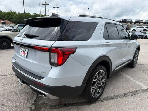 Used 2025 Ford Explorer Platinum w/ Ultimate Package AWD/4WD image 7