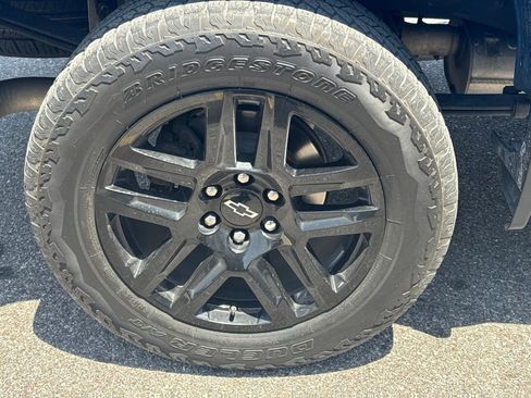 Used 2023 Chevrolet Silverado 1500 LT Trail Boss AWD/4WD image 7