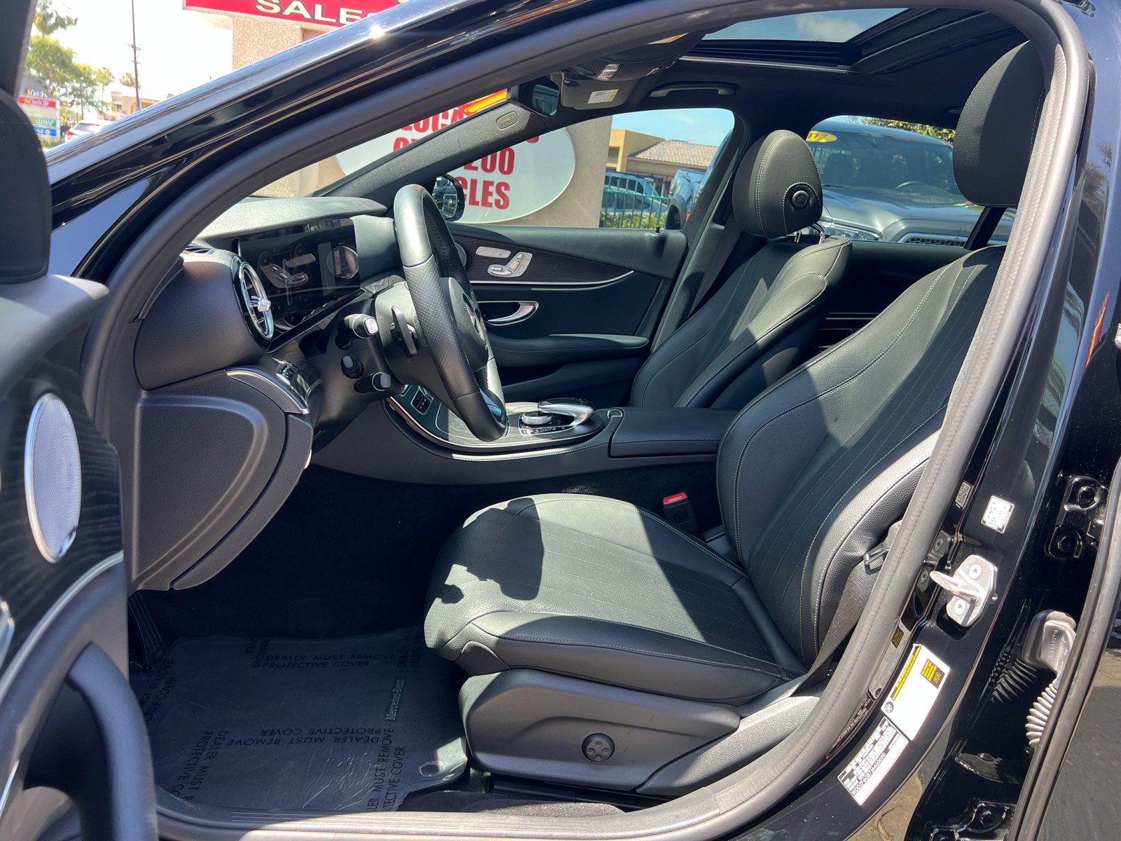 Used 2018 Mercedes-Benz E 400 4MATIC Sedan w/ Premium 3 Package image 15