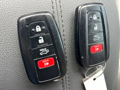 Used 2023 Toyota RAV4 Limited FWD image 27