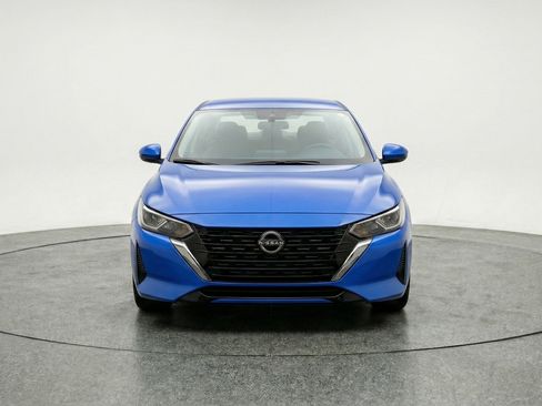 Used 2025 Nissan Sentra SV image 2