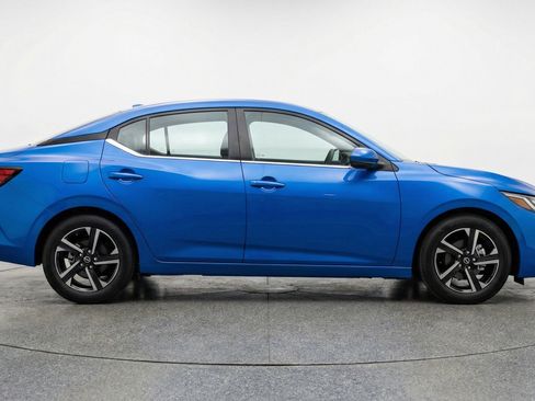 Used 2025 Nissan Sentra SV FWD image 11